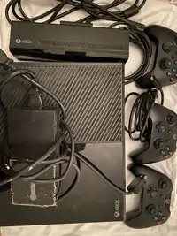 Xbox one + controllers + games