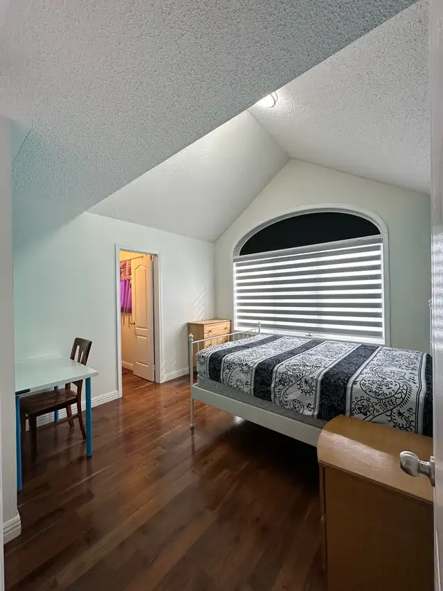 Markham second floor room for rent