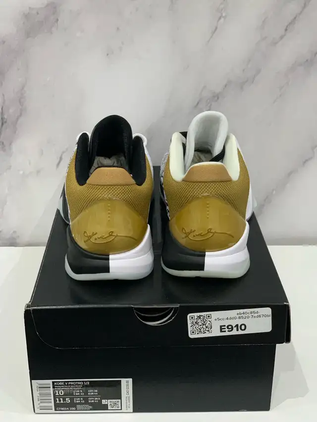 Nike Kobe 5 Protro Big Stage/Parade size 10 in Men's Shoes in Markham / York Region - Image 5