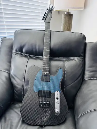 This is a custom build by a guy that builds mostly mandolins, ukulele’s and a few guitars. It weighs...
