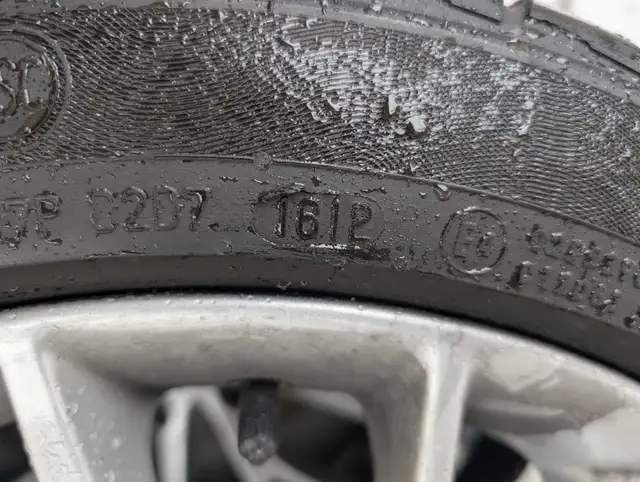 Genuine BMW 17" wheels and Continental tires in Tires & Rims in Kitchener / Waterloo - Image 9