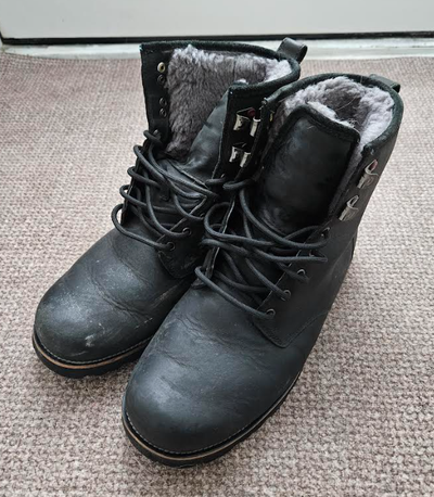 For sale are a pair of mens' Ugg Hannen TL waterproof winter boots, in size 10D. I have also replace...