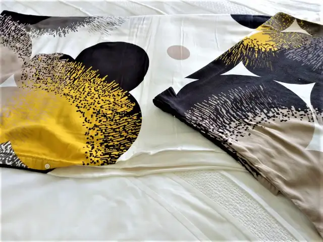 Queen Size Duvet Cover Set in Bedding in Owen Sound - Image 4