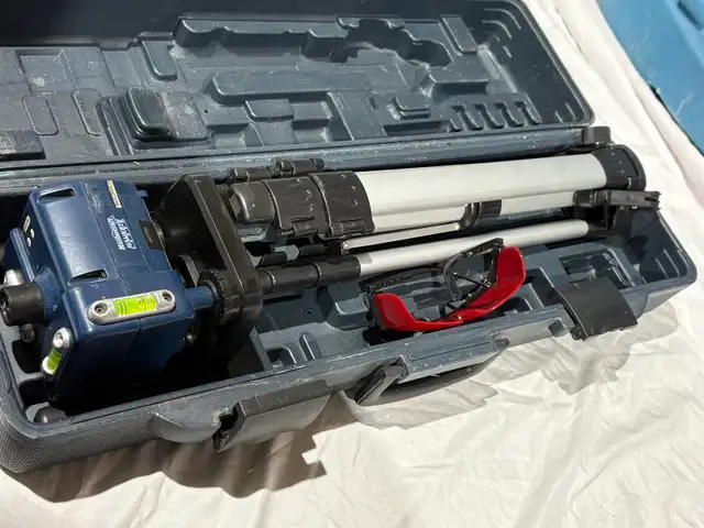 Mastercraft Hawkeye Laser Level Kit with Tripod & Case in Hand Tools in Oakville / Halton Region - Image 2