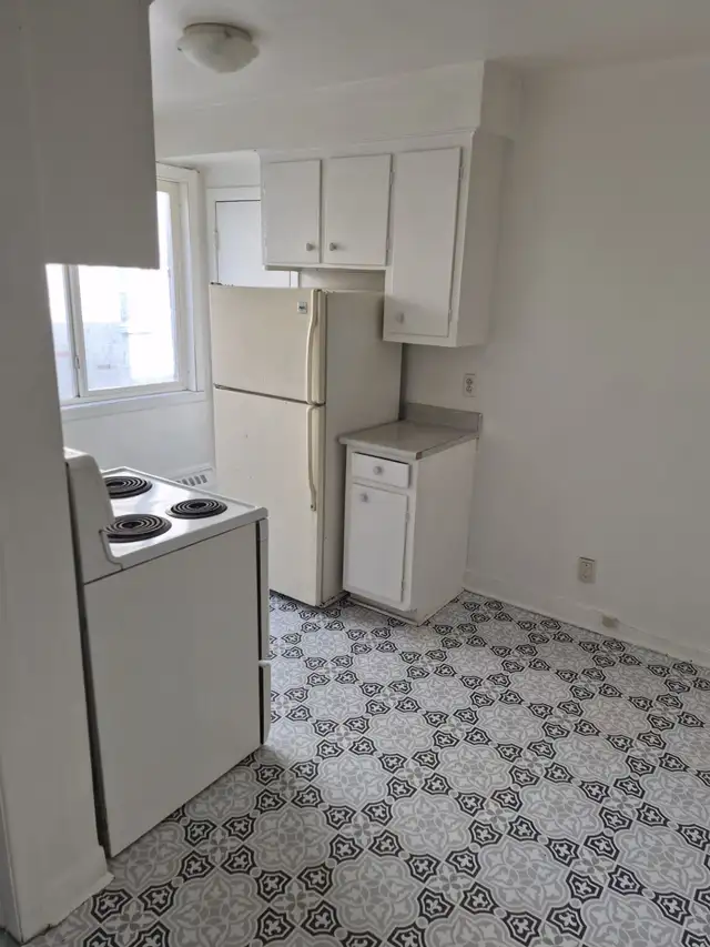 Lasalle Magnifique Grand 2 ½ disponible pour maintenant ou mai