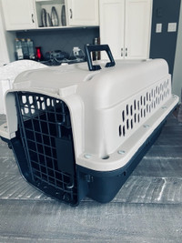 "Grreat Choice" pet kennel in great condition - 20"x13"x11"