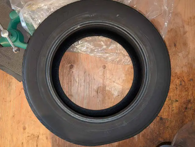 Good conditioned Dunlop all seasons tires without rims for sales in Tires & Rims in Mississauga / Peel Region - Image 2