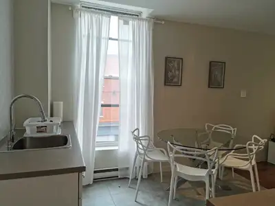 Mile-End Apartment for rent, August 1st. Appartement à louer.