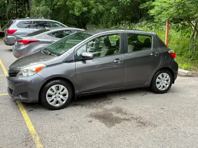 Toyota Yaris 2013 LE Propriétaire depuis 2017 Manuelle 5 vitesses 159 000km Pneus été (2ieme été ) A...