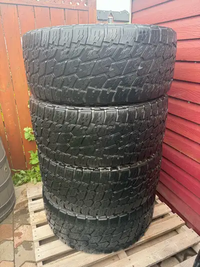Selling a set of four LT 305/55R20 Nitto Terra Grappler G2 tires. These tires are in used condition...
