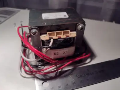 MCI-5058 Transformateur 150VA Pri 600V Sec 120V 1.25A 60Hz, View more