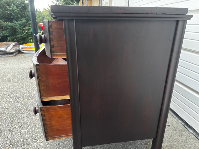 Antique Mahogany Dresser 48”w x 32”h x 19”d + mirror  in Dressers & Wardrobes in City of Toronto - Image 4