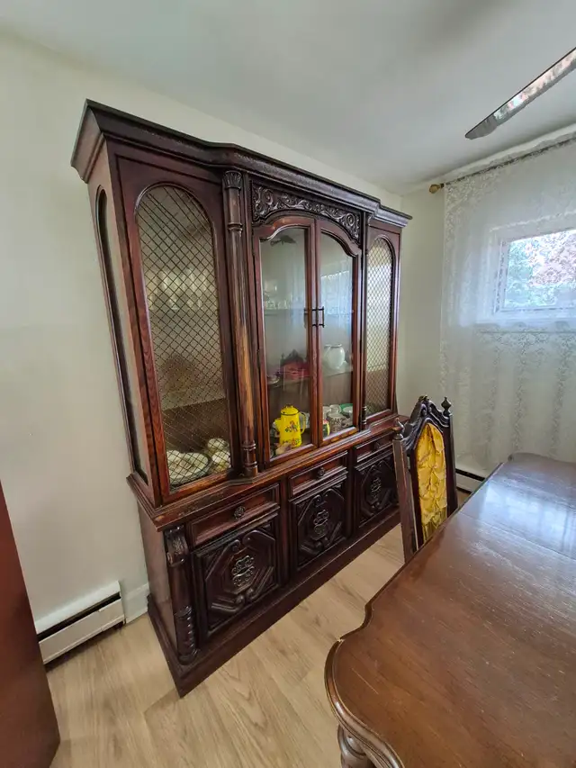 Dining Room Set - FREE in Dining Tables & Sets in Mississauga / Peel Region - Image 4