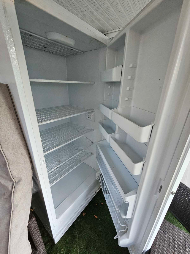 Frigidaire Congélateur vertical dans Congélateurs  à Ville de Montréal