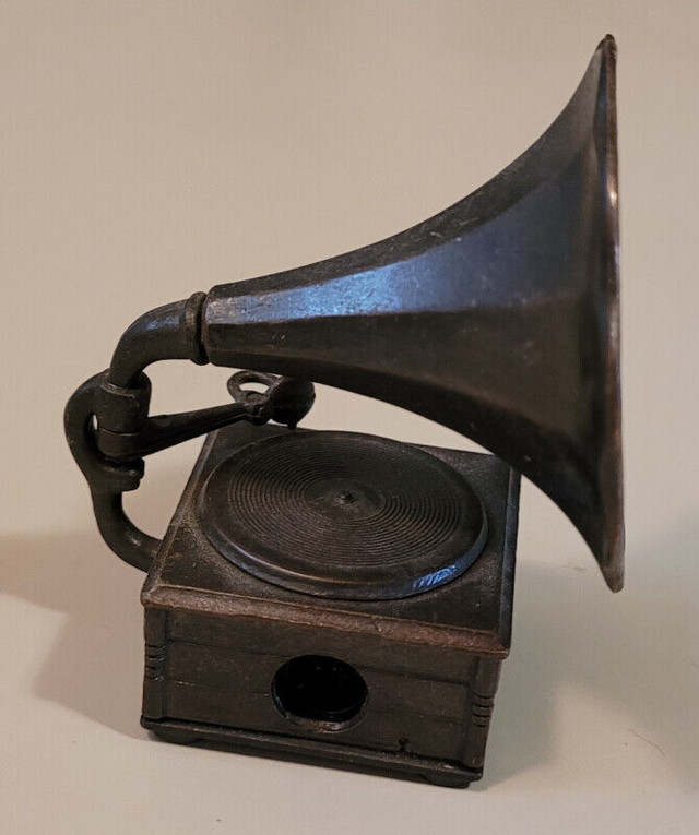 Vintage Copper Die Cast Miniature Phonograph Pencil Sharpener in Arts & Collectibles in Oshawa / Durham Region - Image 3