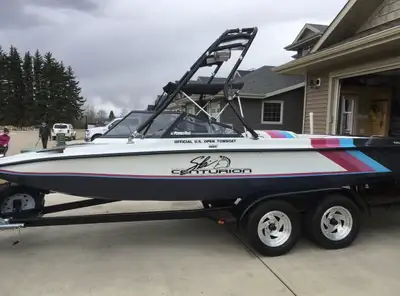 1992 Centurion True-Trac III Fully capable watersports boat with only 461 hours and well maintained....