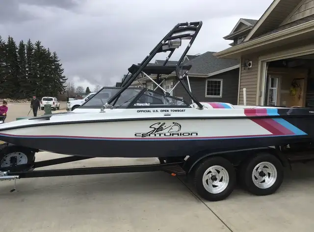 1992 Centurion Ski Boat For Sale in Powerboats & Motorboats in Prince Albert - Image 2