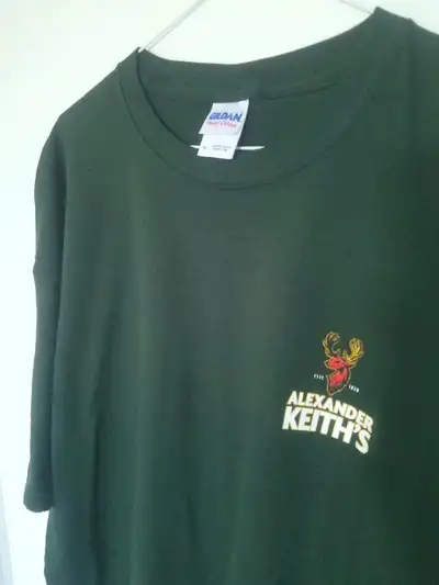 Never worn piece of Canadiana from 1996! Mens XL Pick-up Innisfil Beach or Can mail for $4 extra