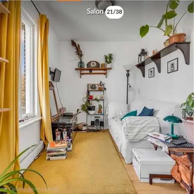 Charmant petit 3 ½ lumineux dans un triplex 1 min à pied du Centre Vidéotron Idéal pour une personne...