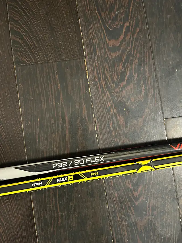 Bauer Sherwood Youth Hockey Sticks Right Handed in Hockey in Guelph - Image 3