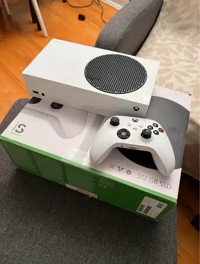 Je vends ma Xbox Series S (512 Go SSD), elle est en super état, très peu utilisée. Je la donne avec...