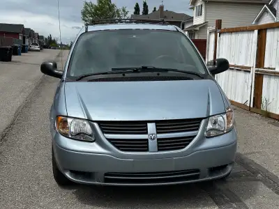 2005 Dodge Caravan SE – Active Status 221,000 km Runs and drives great. Reliable 3.3L V6 engine and...