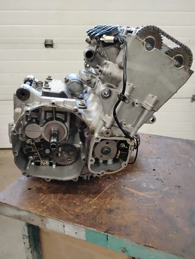 Kawasaki ZX-9 engine parts in Other in Dartmouth - Image 3