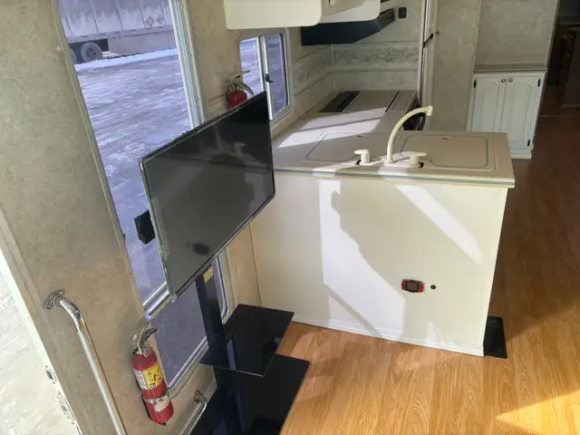 Renovated Damen intruder motorhome in RVs & Motorhomes in Grande Prairie - Image 8
