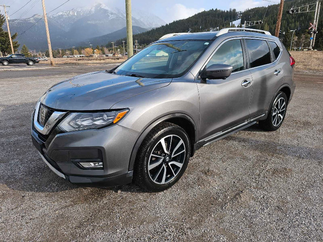 2017 Nissan Rogue SL Platinum AWD in Cars & Trucks in Lethbridge