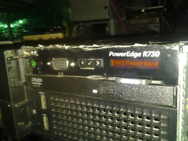 dell poweredge r720  2 cpu 32g  200+ servers 900+pc MAC laptops in Servers in City of Montréal - Image 5