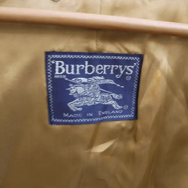 Burberrys Mens Trench Coat Beige Size Small in Men's in City of Toronto - Image 8