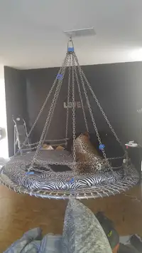 swing/floating bed