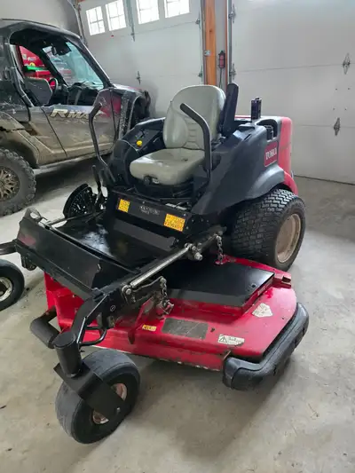 Toro Groundmaster 7200. Exellent shape, 72" hydraulic cutting deck. Kubota diesel engine. 1822hrs. E...