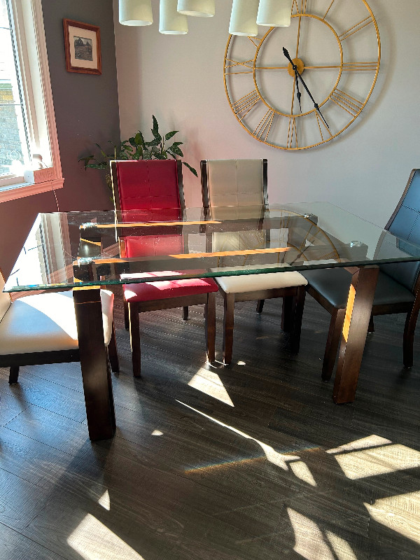 Glass top Dining table in Dining Tables & Sets in Belleville - Image 2