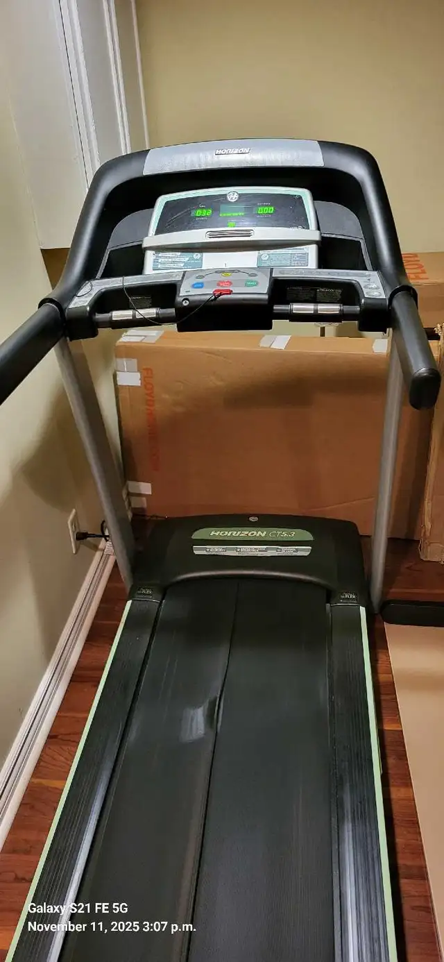 Treadmill  in Exercise Equipment in Markham / York Region - Image 2