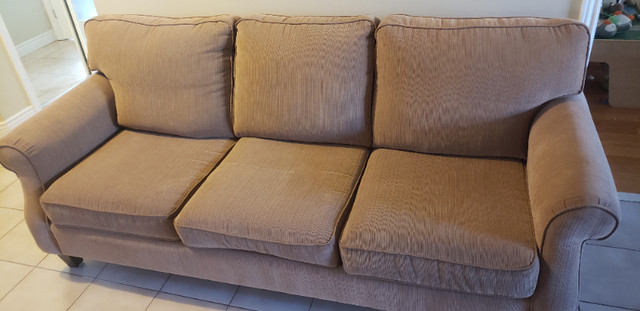 3 seater couch in Couches & Futons in Oakville / Halton Region