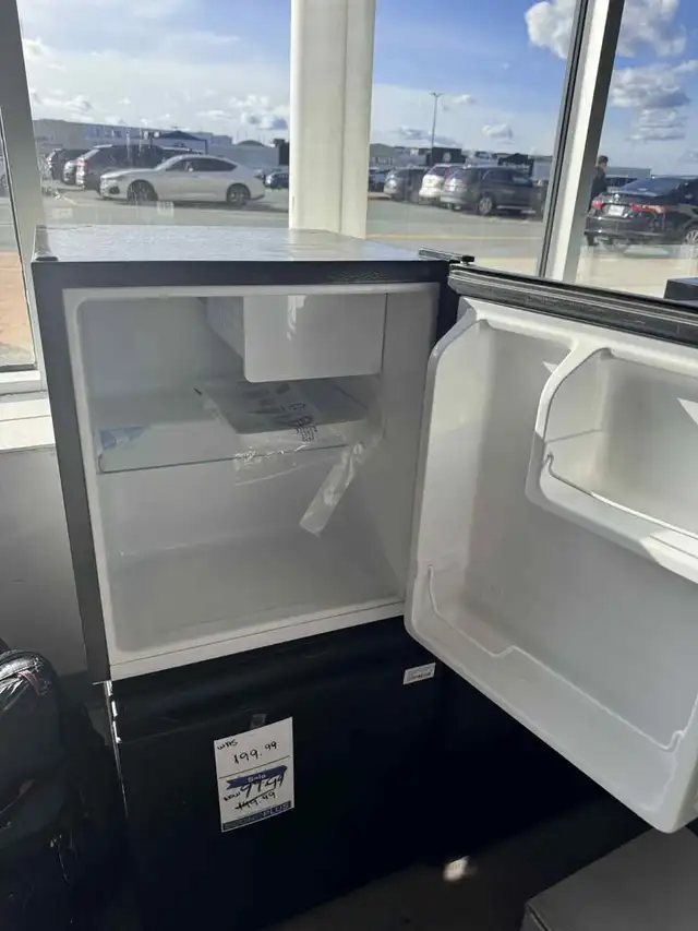 Econoplus Halifax, Big Sale, Hisense Appliances Open Box in Refrigerators in City of Halifax - Image 3