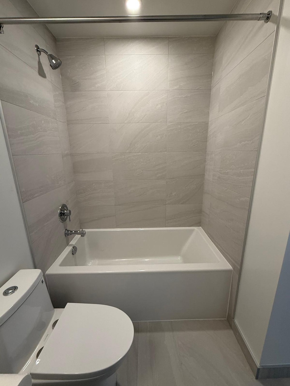 A Stylish One Bedroom Condo Studio  at 400 King St W For Rent 2