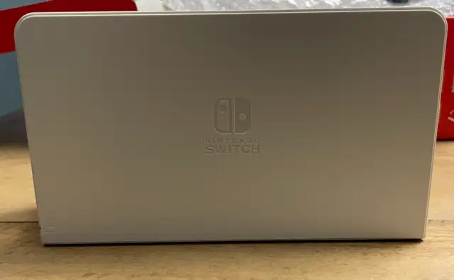 Nintendo Switch OLED with Zelda case + 2 games64601013407361122