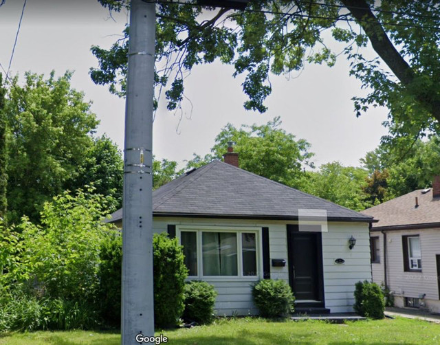 Private Room for Rent near McMaster University Hamilton Room Rentals