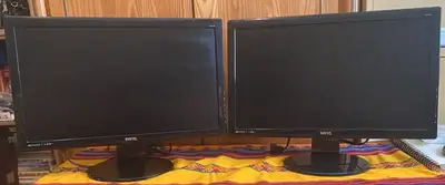 2 Écrans, BenQ, (50.00 $ pour les deux écrans) 22" pouces, GW2255 Modèle - GL2250-B Avec les fils po...