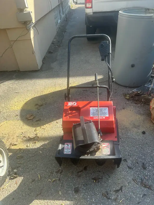 Snow blower 20 inch electric  in Snowblowers in City of Toronto - Image 3