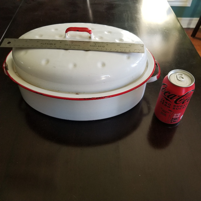 Vintage TURKEY ENAMEL Roasting Pan w Lid White with Red ROASTER in Kitchen & Dining Wares in Hamilton - Image 4