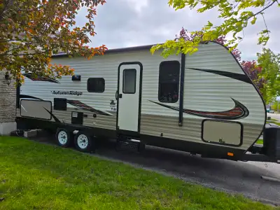 Excellent Condition, hardly used. Sleeps 8 Air-conditioning and Heating Indoor and Outdoor kitchen P...