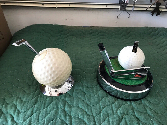 2 NOVELTY GOLF LIGHTERS - BALL STICK & CLUB AND BALL in Arts & Collectibles in Mississauga / Peel Region - Image 2