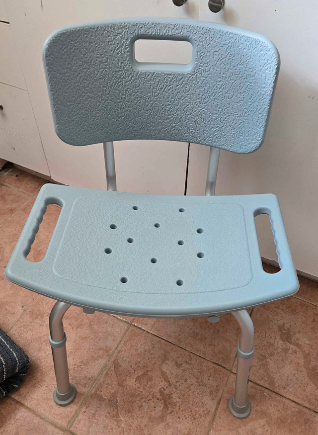 Chaise douche/shower chair dans Santé et besoins spéciaux  à Ville de Montréal