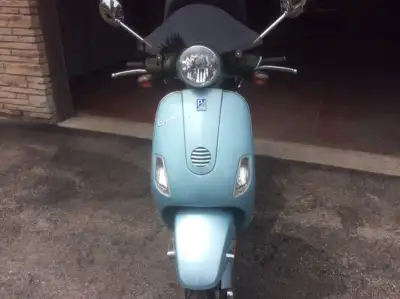 Have a 2006 Vespa XL150, in great condition. No accidents, or any damage.Has the optional wind scree...