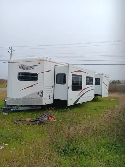 Selling a 2008 VR1 towable trailer with 2 sliders! It is in excellent condition and comes with a sto...