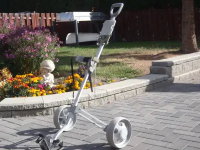 SW aluminum frame used pull cart in near-mint condition. Folded it is 34 inches high and 15 1/2 inch...