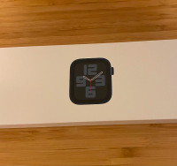 Apple Watch SE 2 (40mm, Midnight). Mint condition